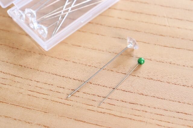 長いマチ針（クリアヘッド、10個） 比較