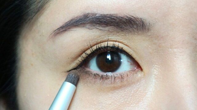 アイライン ぼかす