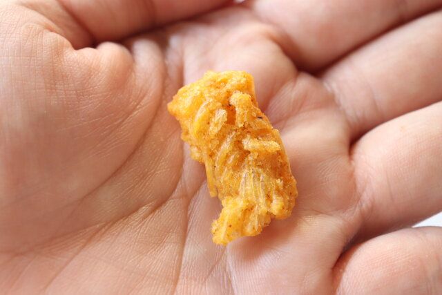 肉のハナマサのインパクト大なエビの頭のスナック