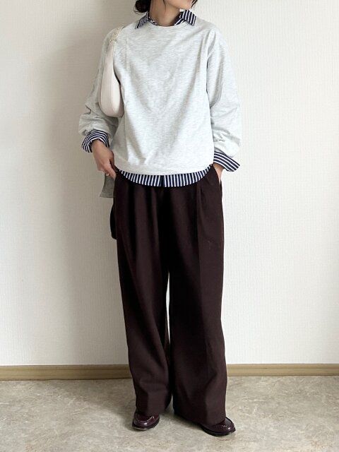 ストライプシャツをレイヤードして知的に