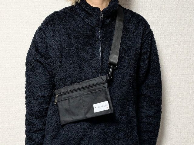 JTB完全監修バッグポーチとして持ったところ