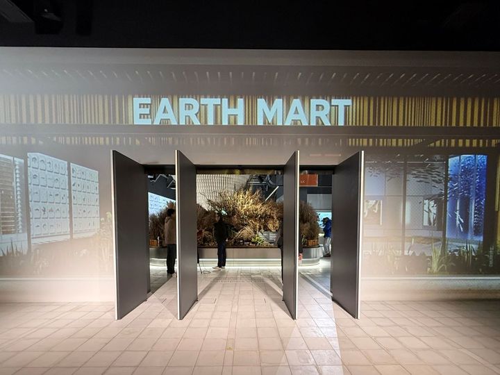 建物の最初の部屋はシアター。ここでオープニング映像を見終えると「いのちのフロア」という部屋が現れる。