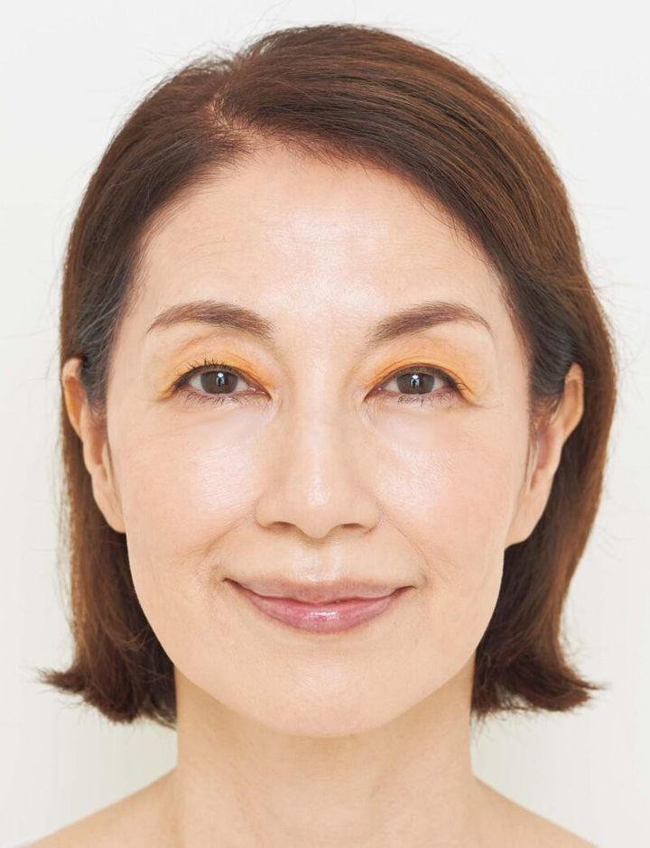 オレンジのアイシャドウあり