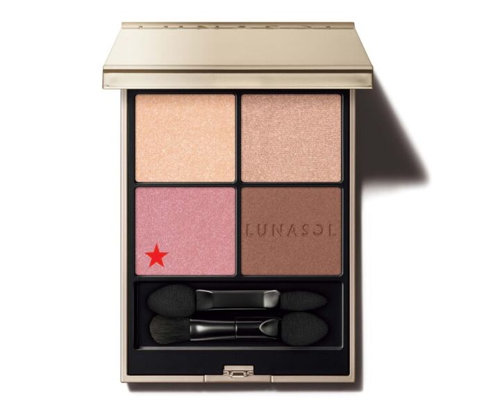 メイクには左下のピンクを使用