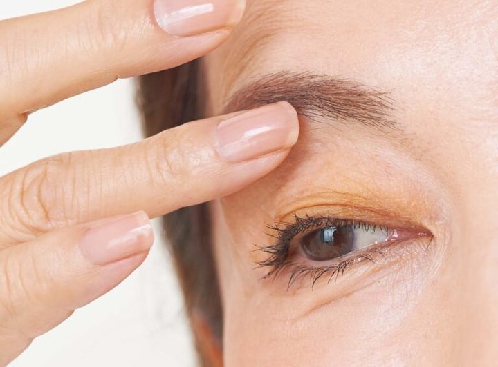 【3】なにもついていない指で境目をなじませる