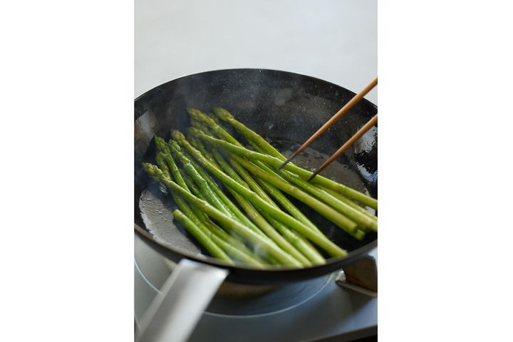 アスパラを焼く