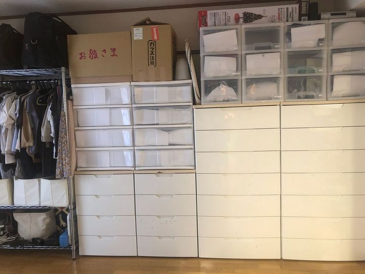 軽量の衣装ケースならば、段ボールに詰め替えることなく、そのまま運び出せる