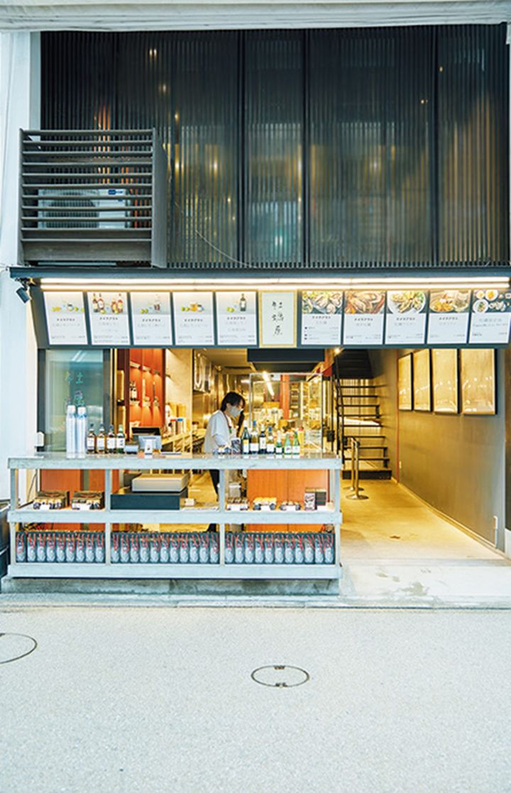 大人気の牡蠣グルメがひしめく宮島内で唯一牡蠣料理専門店の『牡蠣屋』。