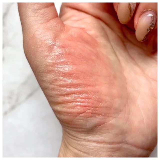 メルティンググロウチークバーム 01 モモ