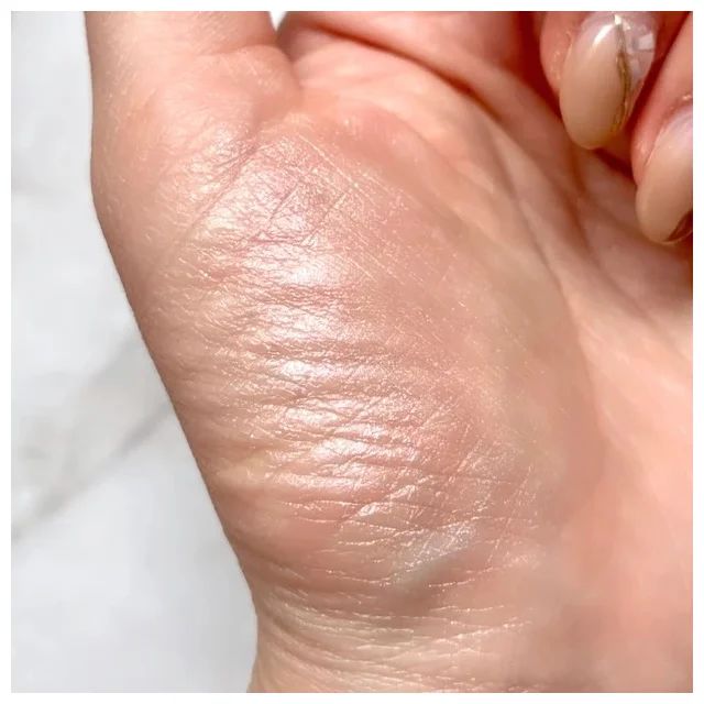 シャインハイライターバーム 02 ロージー