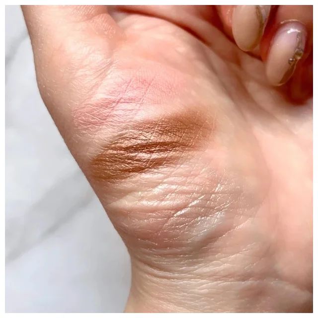 トリプルアイパレット 01 モモ スウォッチ