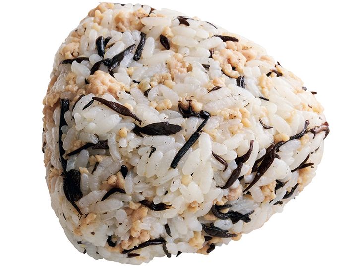 鶏そぼろとひじきのごまおにぎり