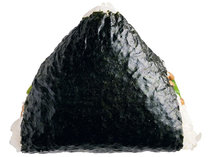 全面を海苔で巻いた納豆オクラおにぎり