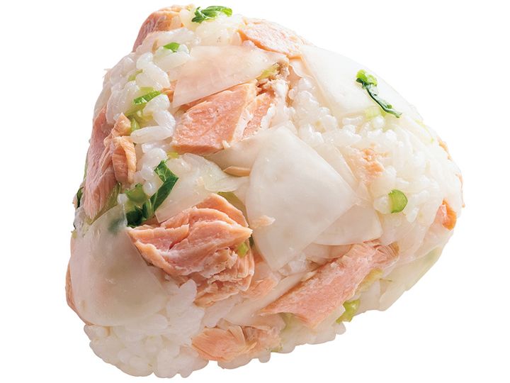 焼き鮭ほぐしとカブの浅漬けおかずおにぎり