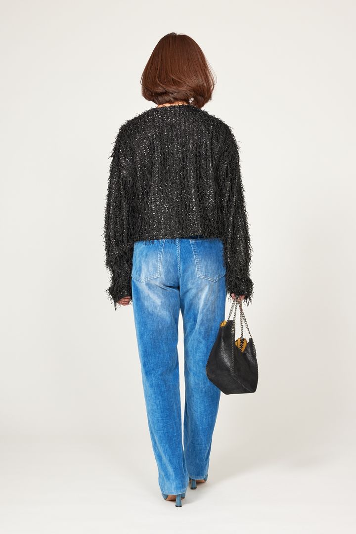 クラウドチームVERY坂井麻実の春のラメカーデコーデ_後ろ