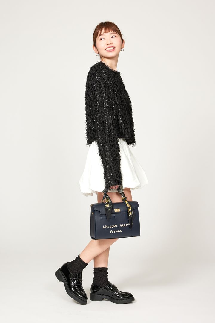 クラウドチームVERY山田絵梨の春のラメカーデコーデ_横