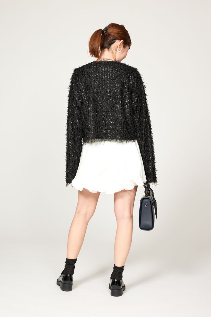 クラウドチームVERY山田絵梨の春のラメカーデコーデ_後ろ