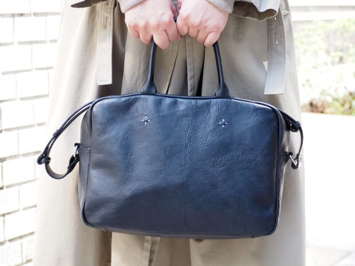 「マドリガル ユアライン」のバッグ