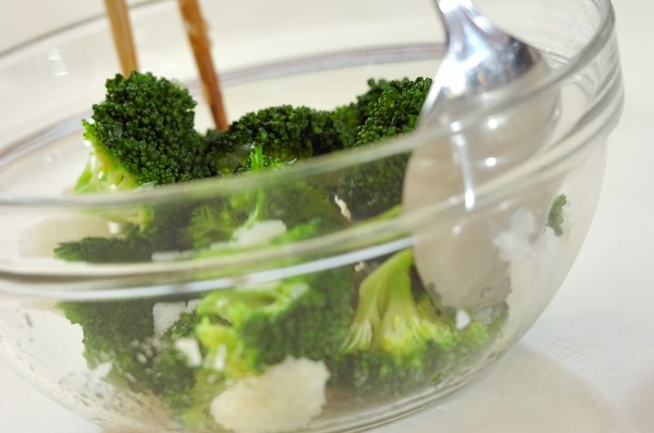 ブロッコリーのおろし和えの作り方1
