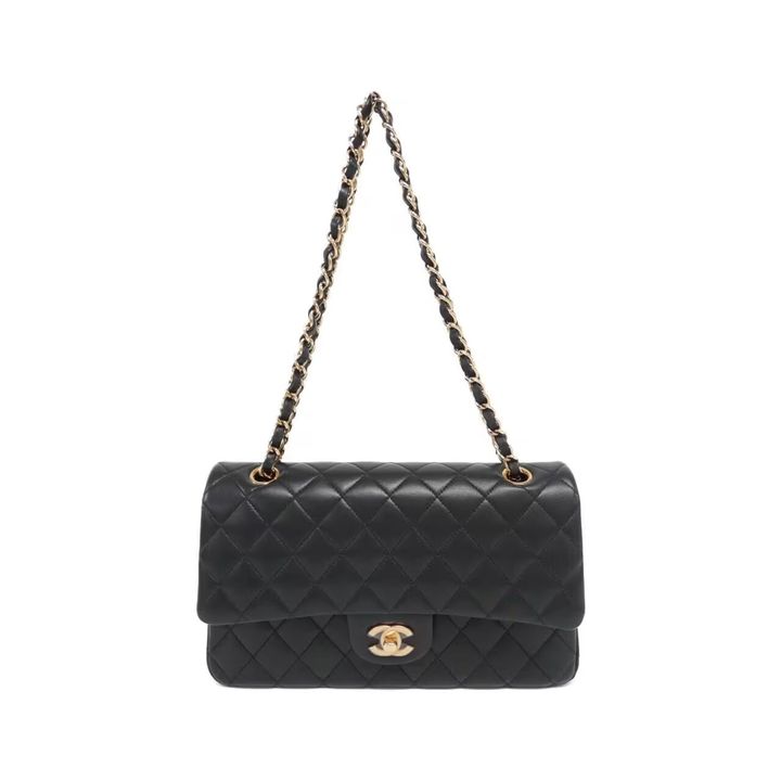 ブラックのシャネルのチェーンバッグ
