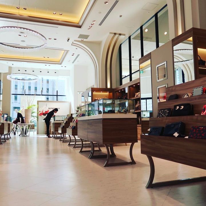 コメ兵の店内の様子