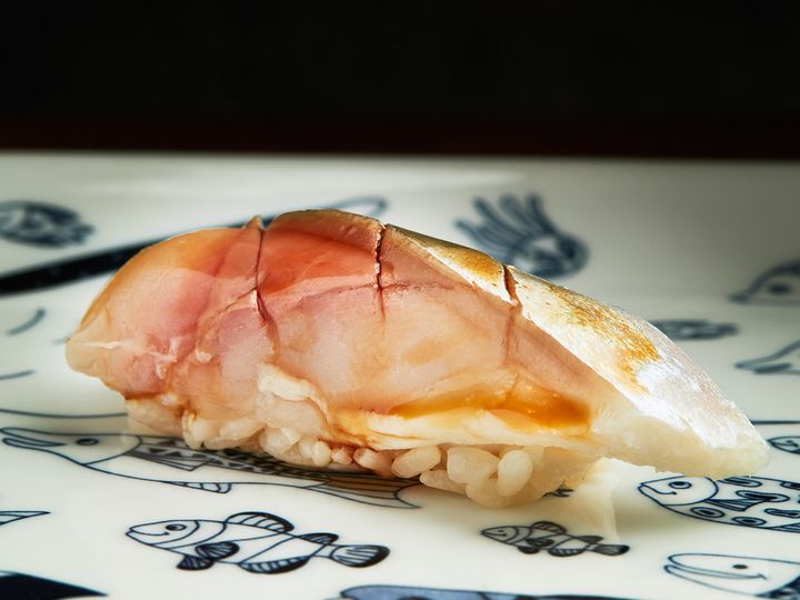 五反田『Sushi Bar 魚々 Cozy』の「しめサバ」