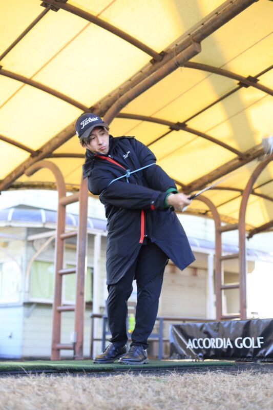 低いフォローが作るには養生テープがオススメ⁉すぐできるアプローチの練習法をレッスン