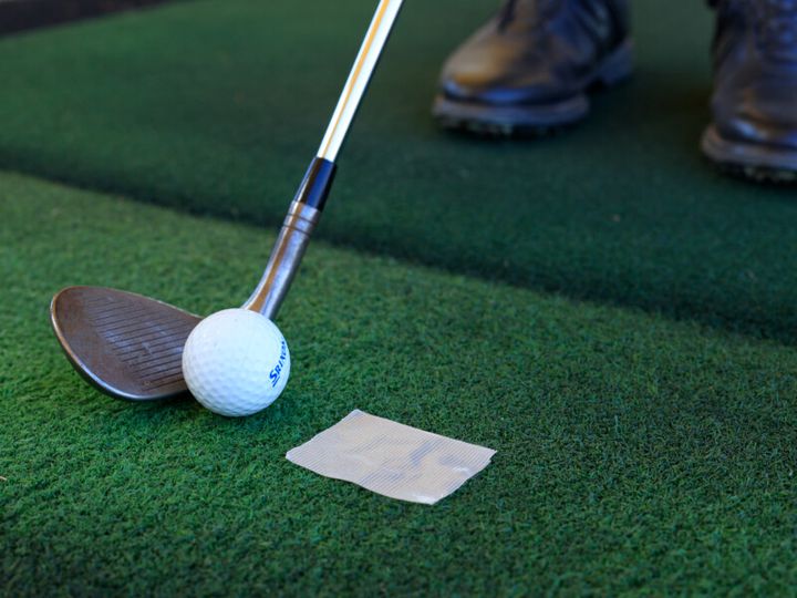 低いフォローが作るには養生テープがオススメ⁉すぐできるアプローチの練習法をレッスン