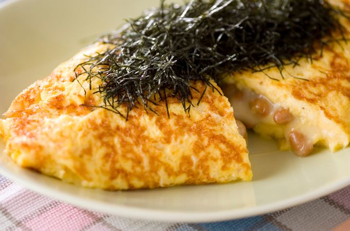 ニンニクがアクセント！納豆チーズオムレツ