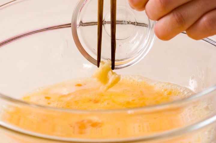 ニンニクがアクセント！納豆チーズオムレツの作り方1