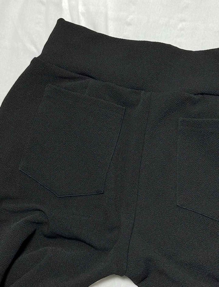 画像: 柔らかい生地 ＆ しっかり前後ポケットがあるところがポイント！