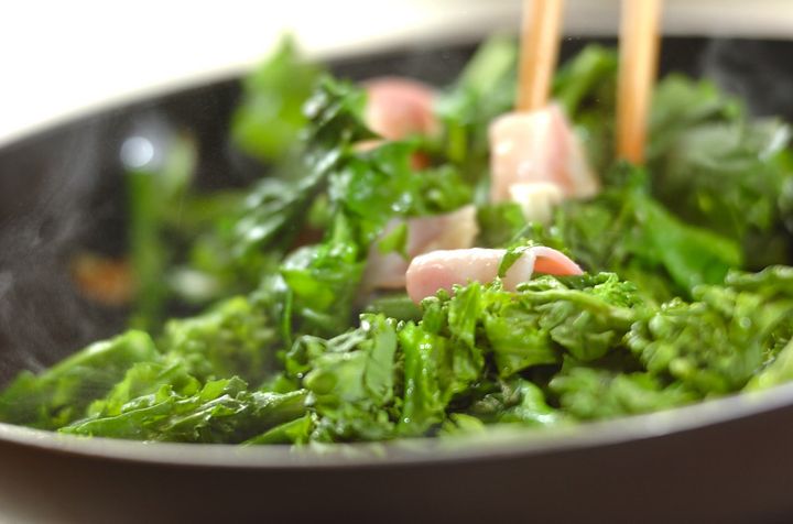 子どもも喜ぶ！菜の花とベーコンのニンニク炒めの作り方1