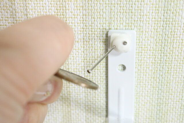 ダイソーの壁面にしっかり固定ピンフックの使い方