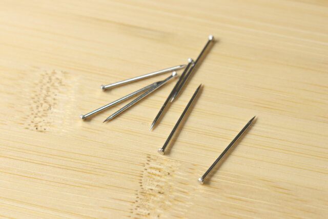 ダイソーの壁面にしっかり固定ピンフックの付属のピン