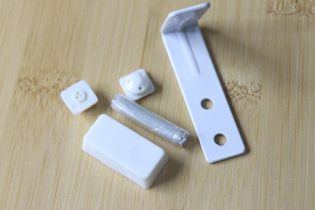 ダイソーの壁面にしっかり固定ピンフックのセット内容