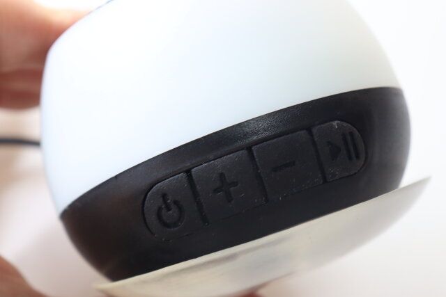 ダイソー グラデーションライト付Bluetoothスピーカー 操作ボタン