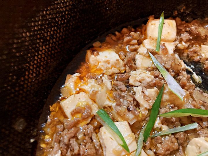 麻婆豆腐に浮かぶ油