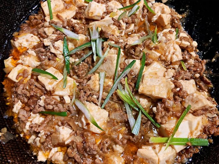 長ねぎの青いところを散らす