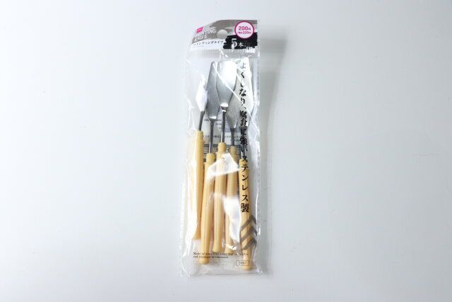 ダイソーのペインティングナイフのパッケージ