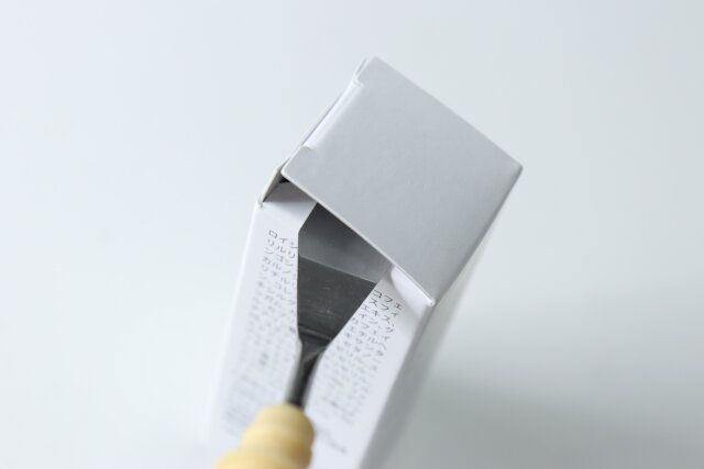 ダイソーのペインティングナイフは日常の便利アイテムとしても役立つ