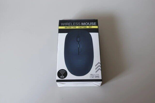 ダイソー 無線マウス（乾電池式、3ボタン、ドット） パッケージ