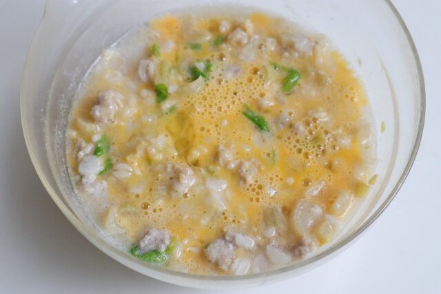 溶き卵を加える。