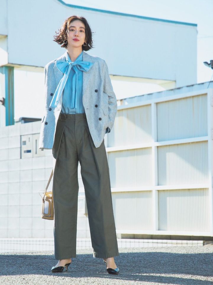 リボンブラウスの甘辛ミックスコーデ