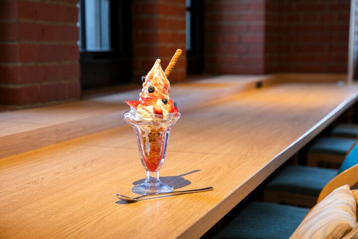 横浜の歴史を感じて過ごすカフェでいちごスイーツを堪能♪「UNI COFFEE ROASTERY 横浜赤レンガ倉庫」