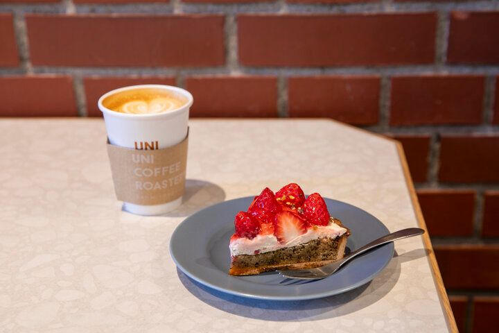 横浜の歴史を感じて過ごすカフェでいちごスイーツを堪能♪「UNI COFFEE ROASTERY 横浜赤レンガ倉庫」
