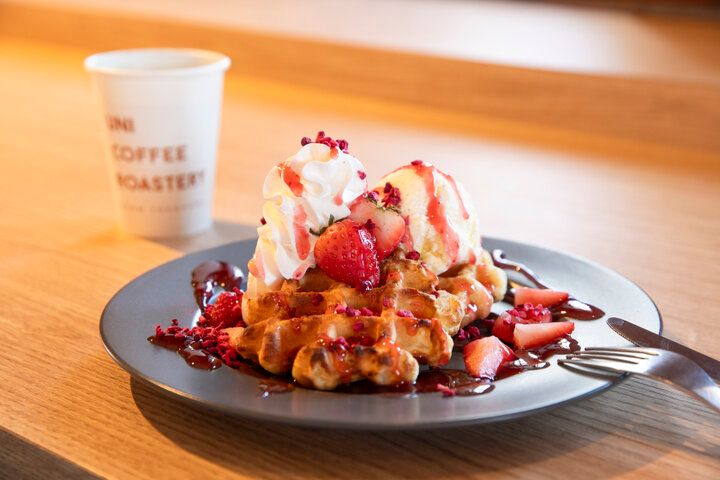横浜の歴史を感じて過ごすカフェでいちごスイーツを堪能♪「UNI COFFEE ROASTERY 横浜赤レンガ倉庫」