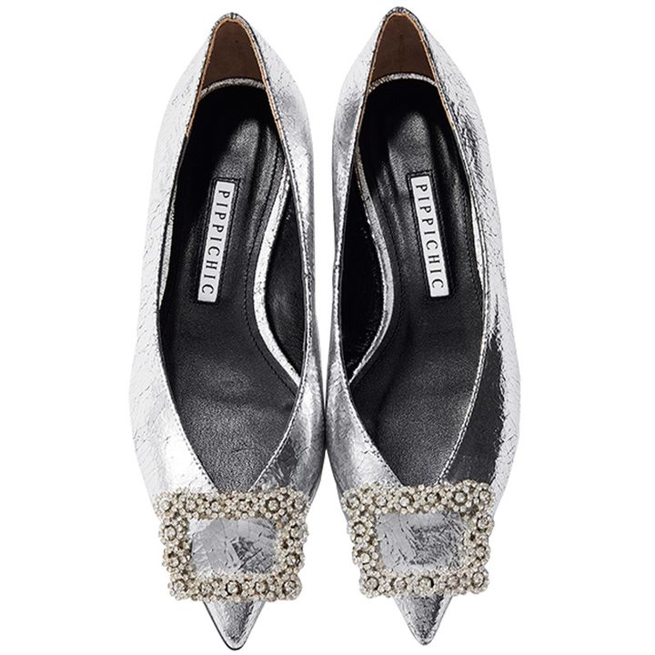 ピッピシックの華やかなシルバーパンプス