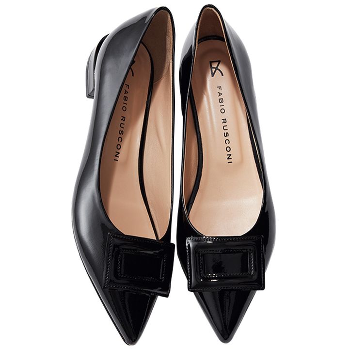 ファビオ ルスコーニのキレイめ黒パンプス