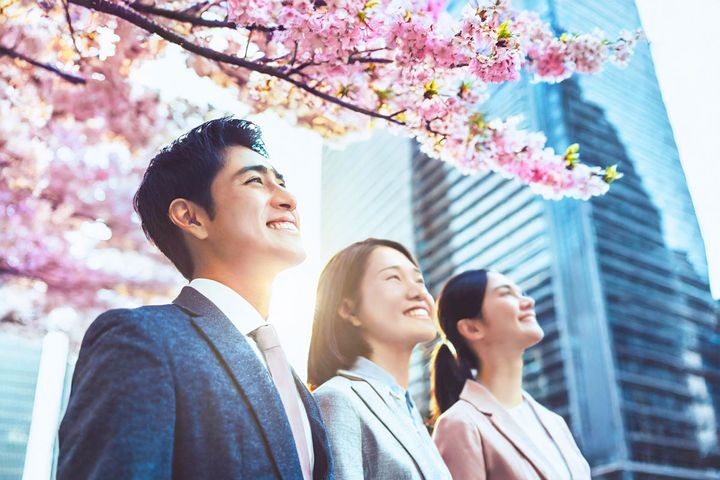 女性は「仕事重視」全年齢で50％越え