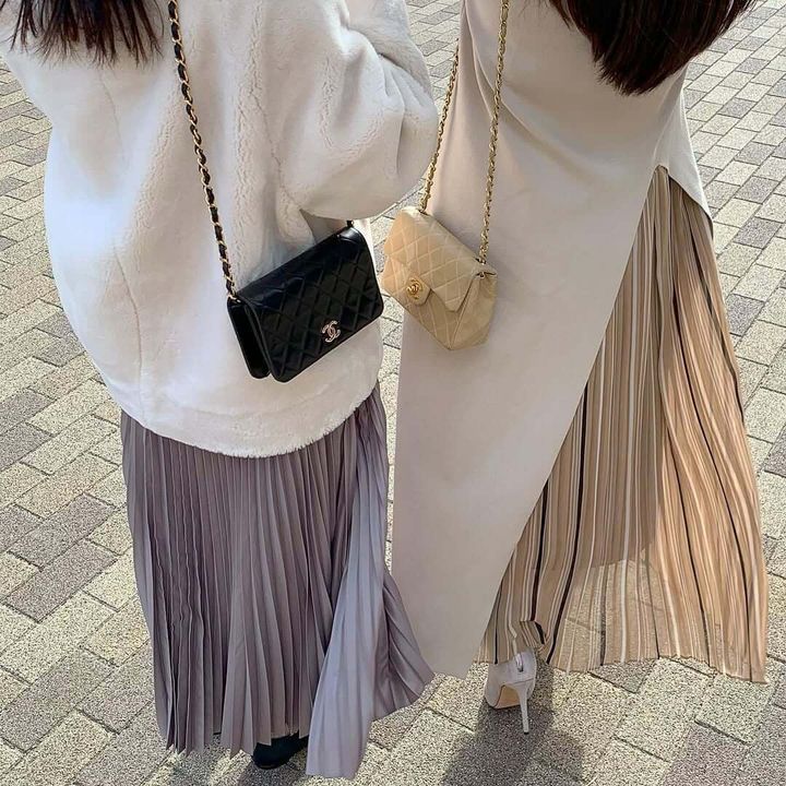 シャネルのマトラッセを持った女性たち